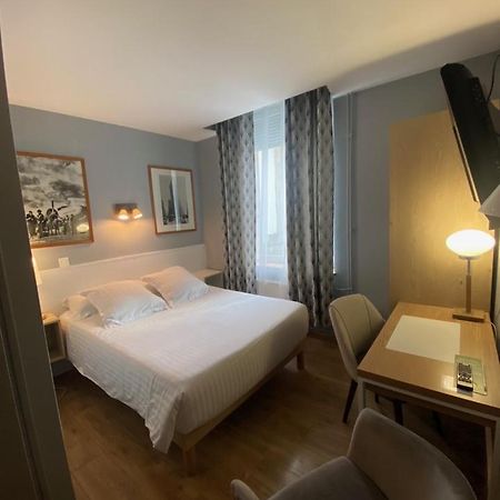 Hotel Le Pelican ชาร์เลอวิลล์-เมซิแยร์ ภายนอก รูปภาพ