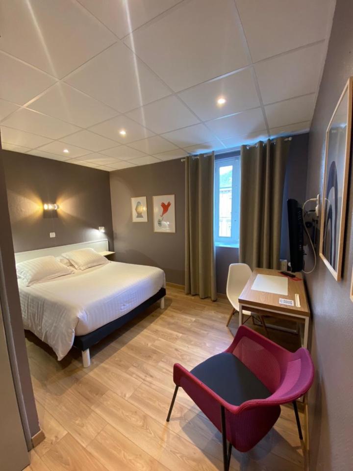 Hotel Le Pelican ชาร์เลอวิลล์-เมซิแยร์ ภายนอก รูปภาพ