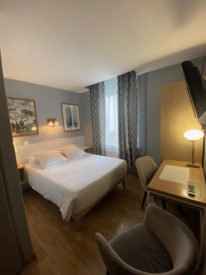 Hotel Le Pelican ชาร์เลอวิลล์-เมซิแยร์ ภายนอก รูปภาพ